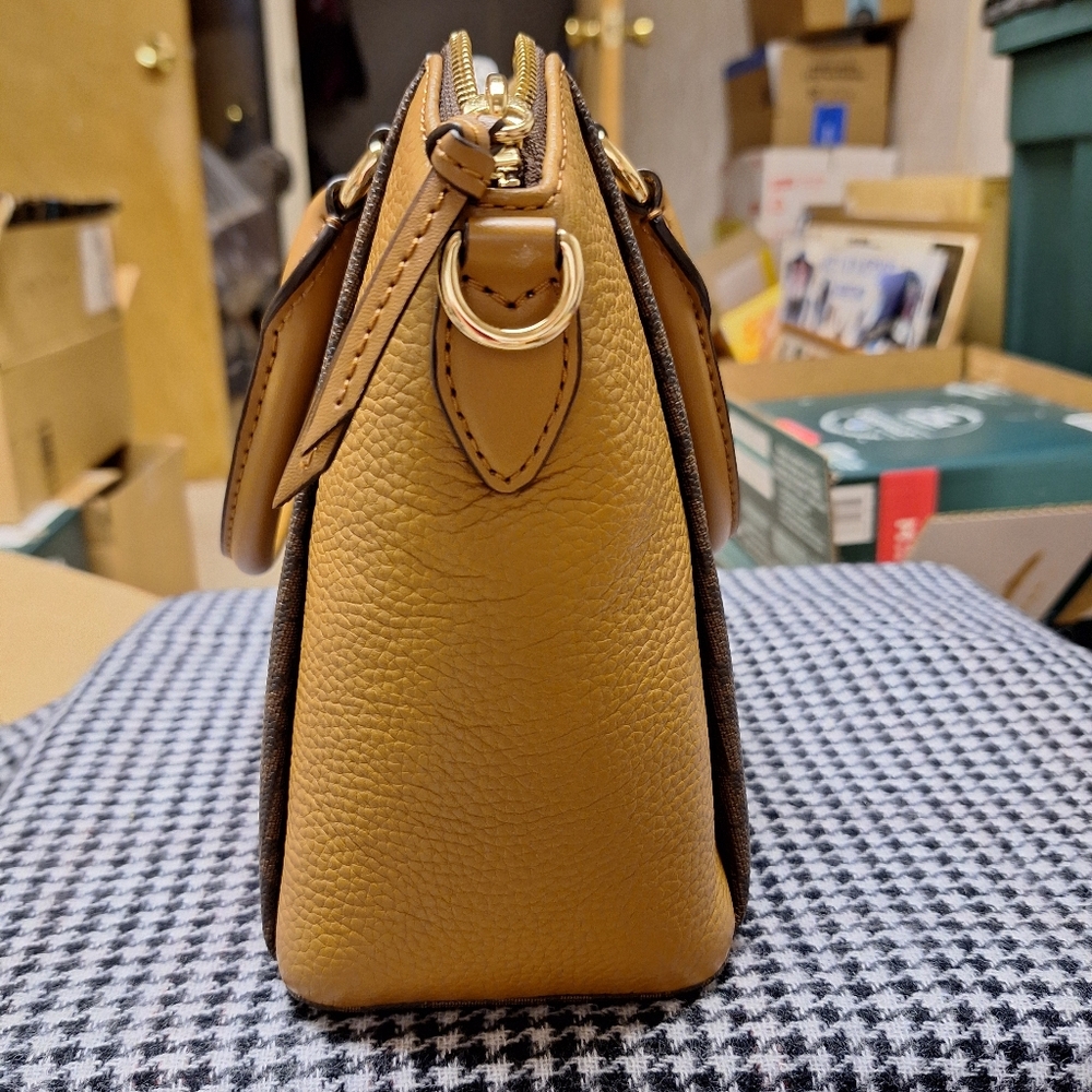 NWT Michael Kors Sienna Brown/Acorn Medium Messenger - Picture 3 of 6